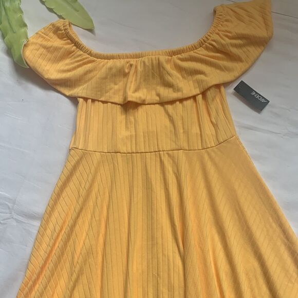 ⭐️NWT ardene off shoulder dress⭐️ - Picture 2 of 5
